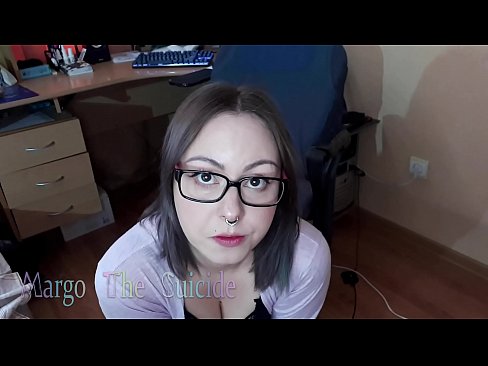 ❤️ 眼鏡をかけたセクシーな少女がカメラに向かってディルドを深くしゃぶる ❌ at us ja.mrpornogratis.ru ❌️❤